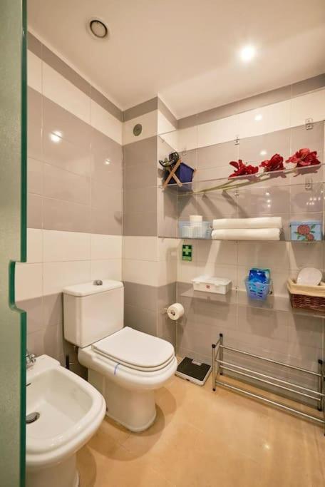 Modern With Garage And Pool Lissabon