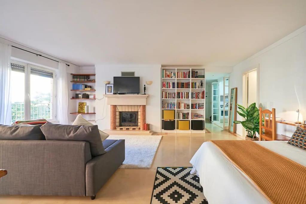 Modern With Garage And Pool Lissabon